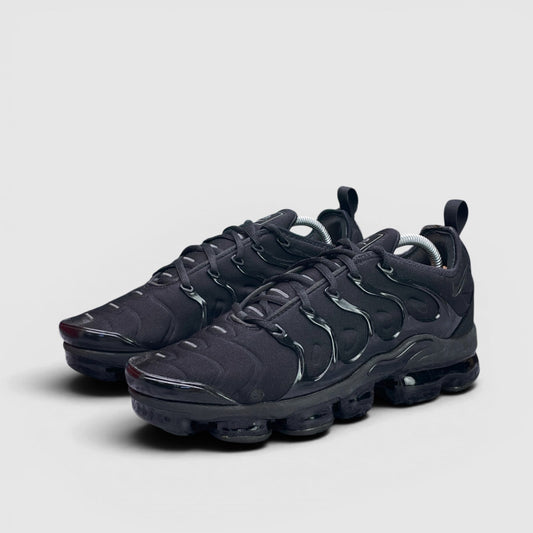 Nike Air VaporMax Plus Triple Black — buty sportowe męskie w bardzo dobrym stanie rozmiar 43, para butów