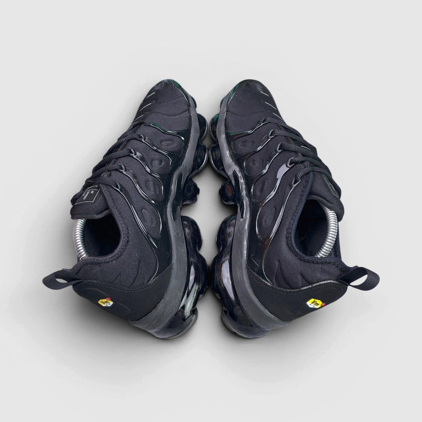 Nike Air VaporMax Plus Triple Black — buty sportowe męskie w bardzo dobrym stanie rozmiar 43, widok z góry