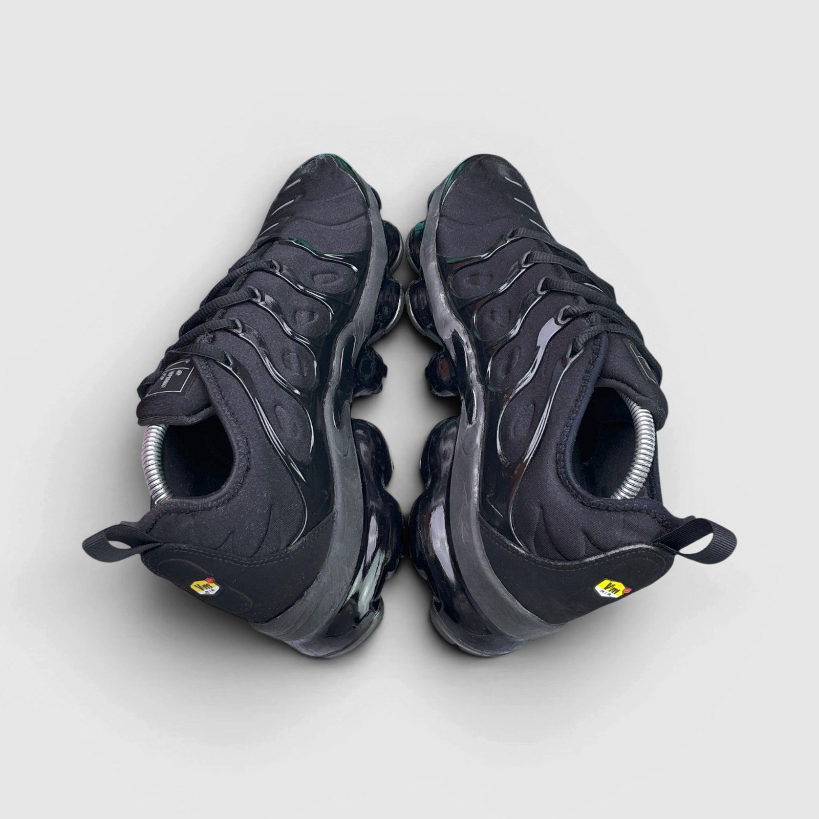 Nike Air VaporMax Plus Triple Black — buty sportowe męskie w bardzo dobrym stanie rozmiar 43, widok z góry