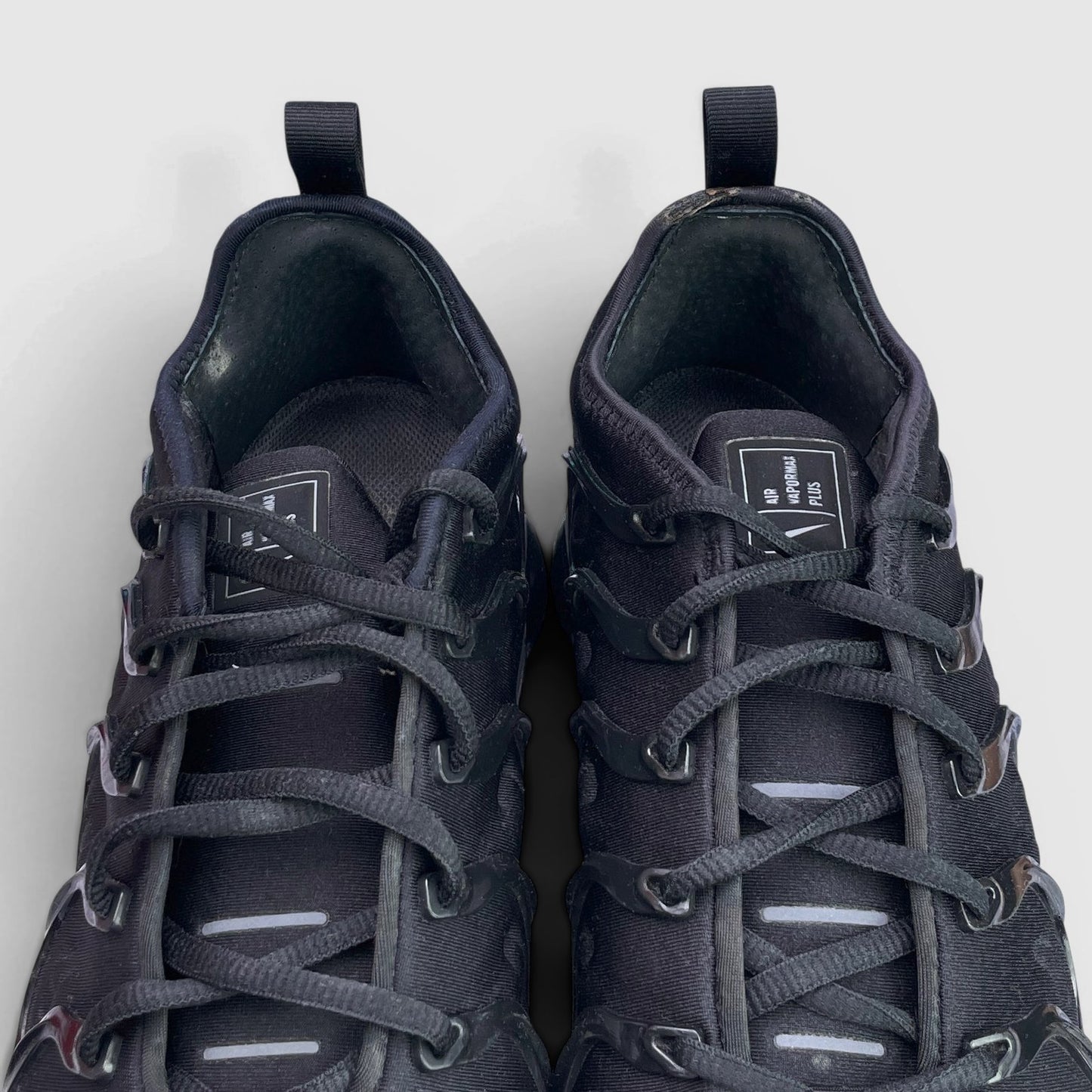 Nike Air VaporMax Plus Triple Black — buty sportowe męskie w bardzo dobrym stanie rozmiar 43, język buta