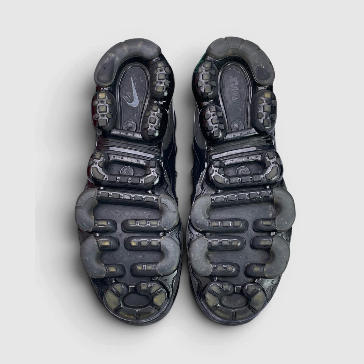 Nike Air VaporMax Plus Triple Black — buty sportowe męskie w bardzo dobrym stanie rozmiar 43, podeszwa