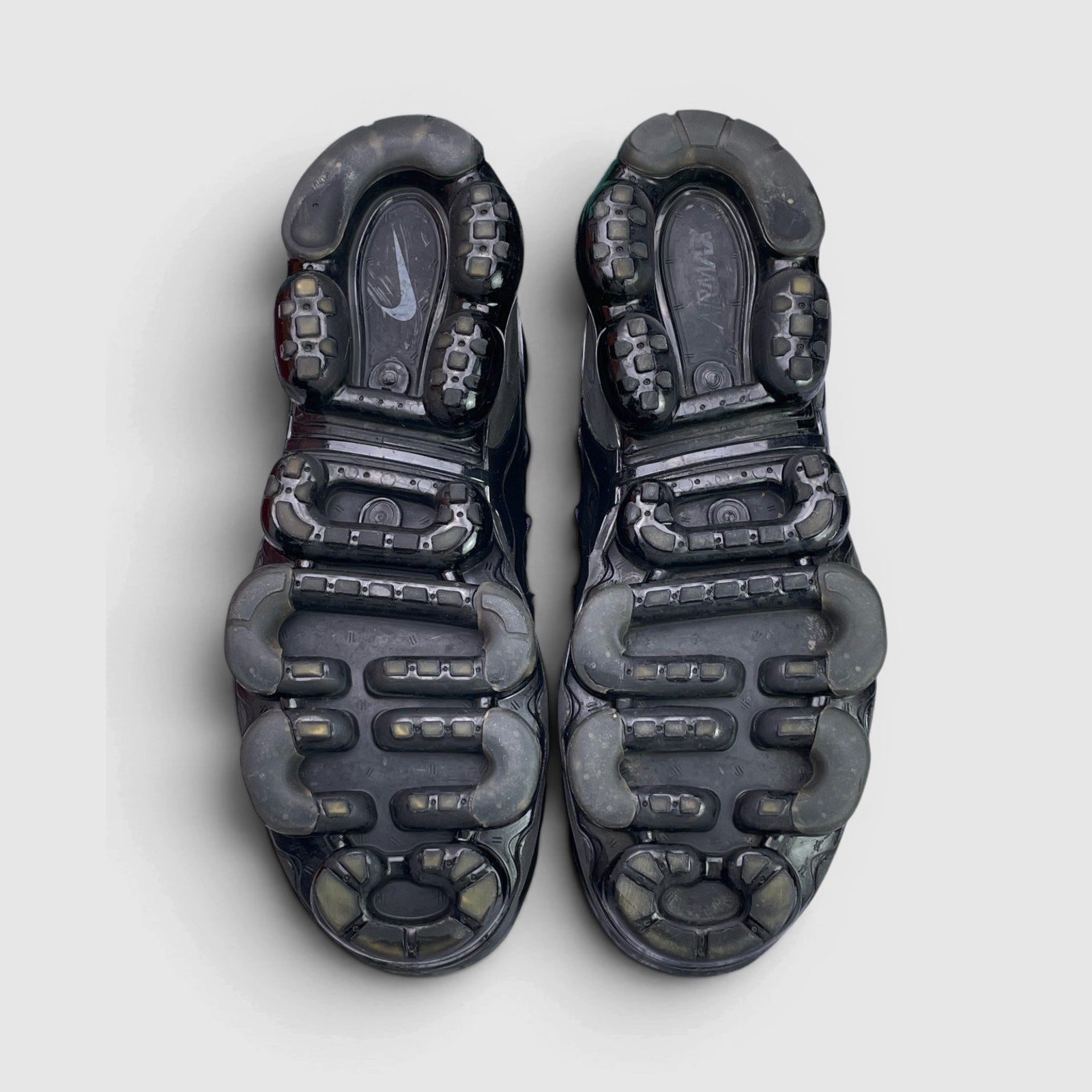 Nike Air VaporMax Plus Triple Black — buty sportowe męskie w bardzo dobrym stanie rozmiar 43, podeszwa