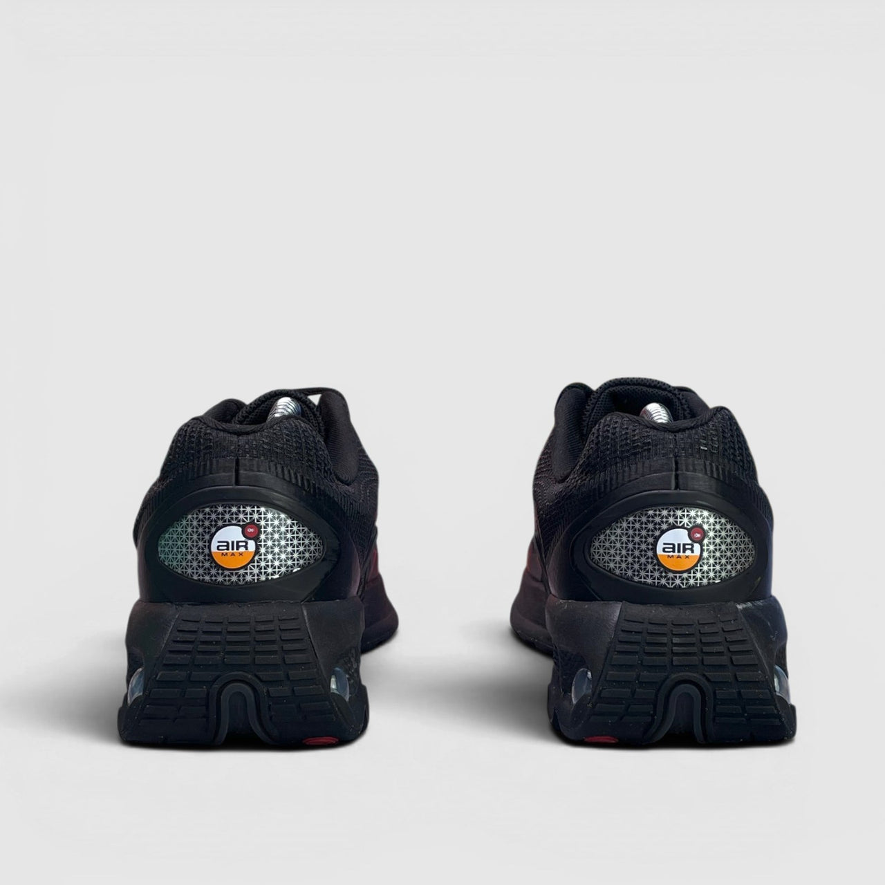 Nike Air Max DN — buty sportowe damskie w bardzo dobrym stanie rozmiar 39, widok z tyłu