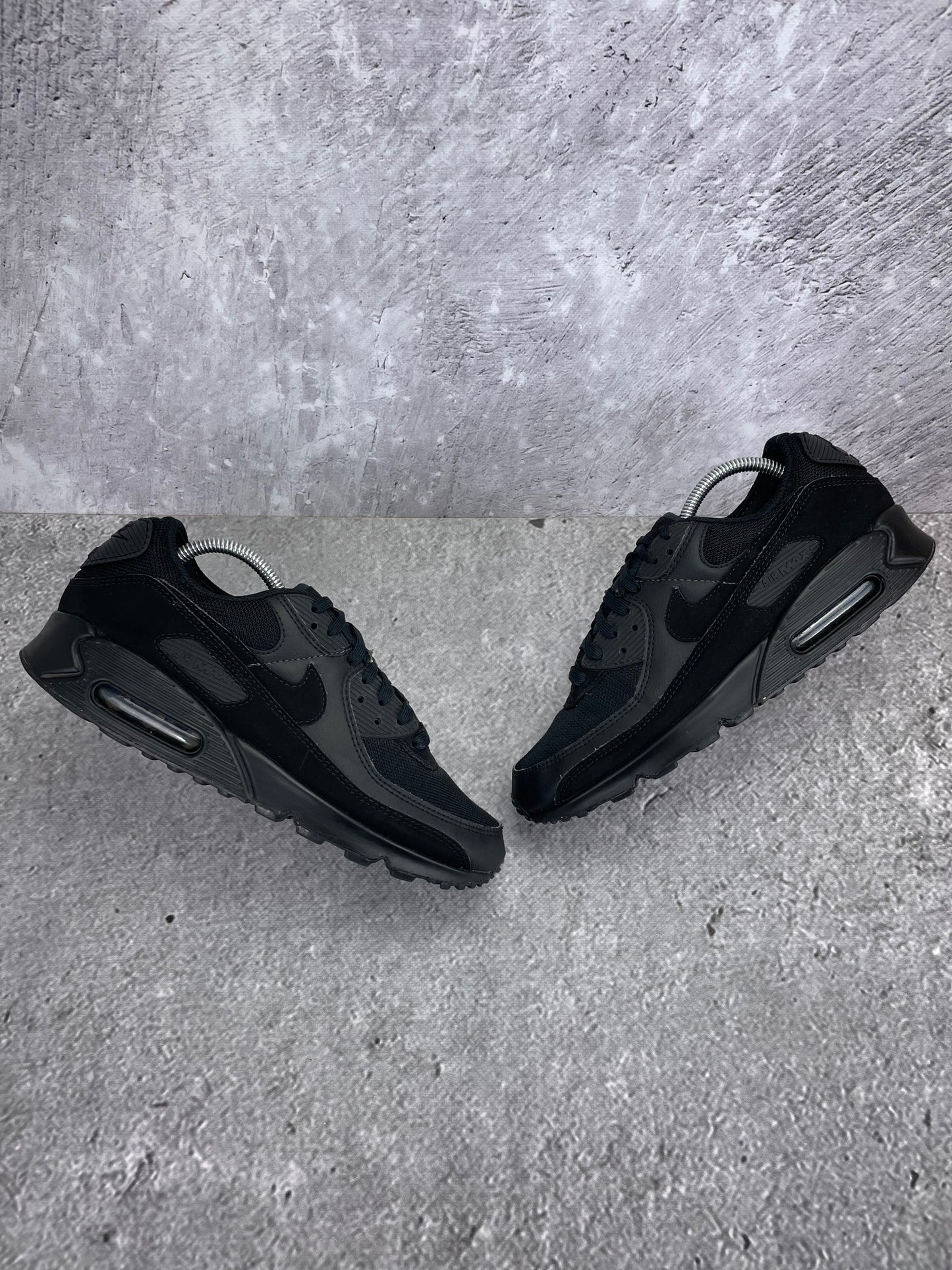 Nike Air Max 90 Recraft Triple Black - buty sportowe, widok z góry na zewnętrzną stronę butów