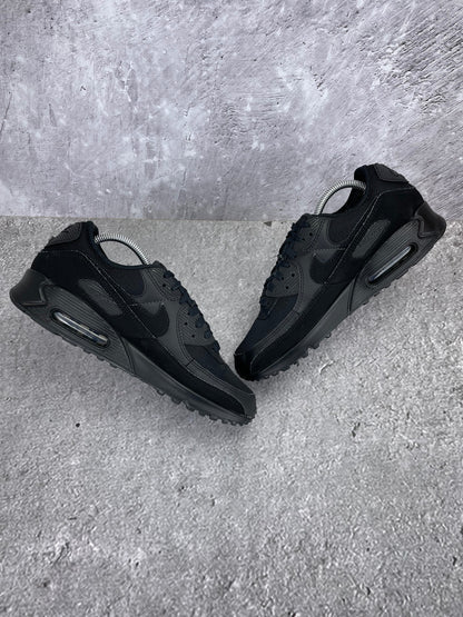 Nike Air Max 90 Recraft Triple Black - buty sportowe, zewnętrzny panel prawego buta