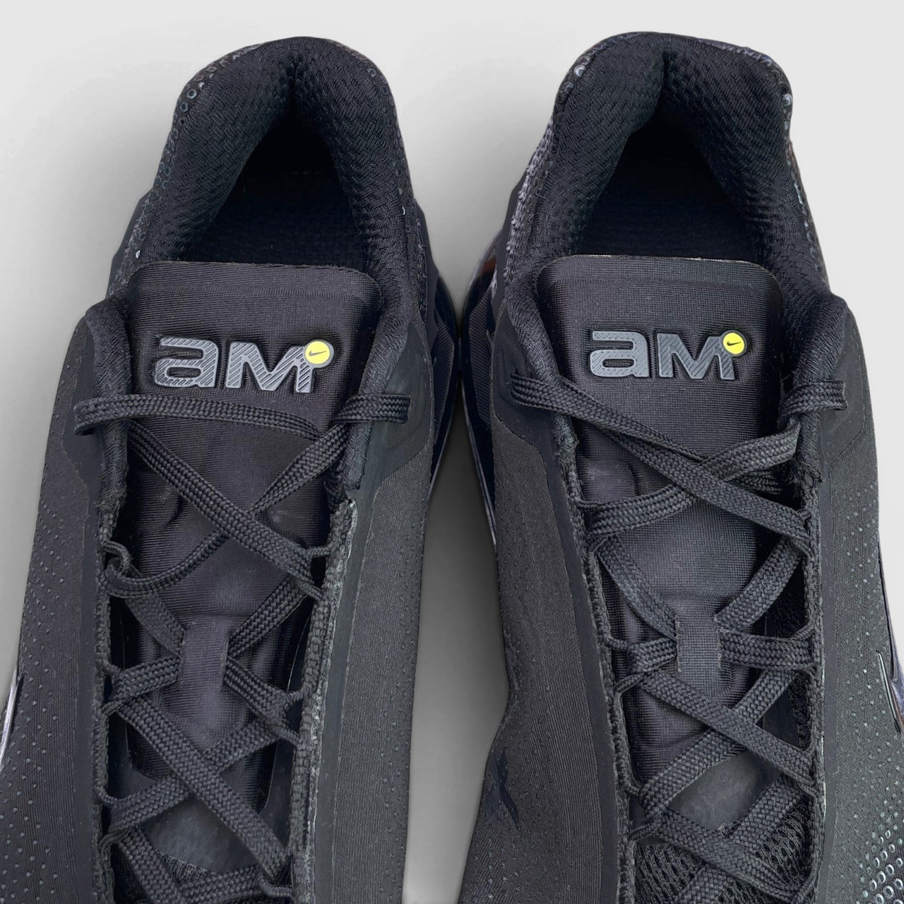Nike Air Max Phoenix Triple Black — buty sportowe męskie w bardzo dobrym stanie rozmiar 45.5, język buta