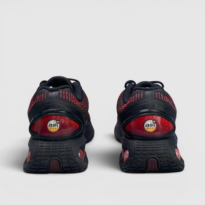 Nike Air Max DN Black Bright Crimson — buty sportowe męskie w bardzo dobrym stanie rozmiar 45, widok z tyłu