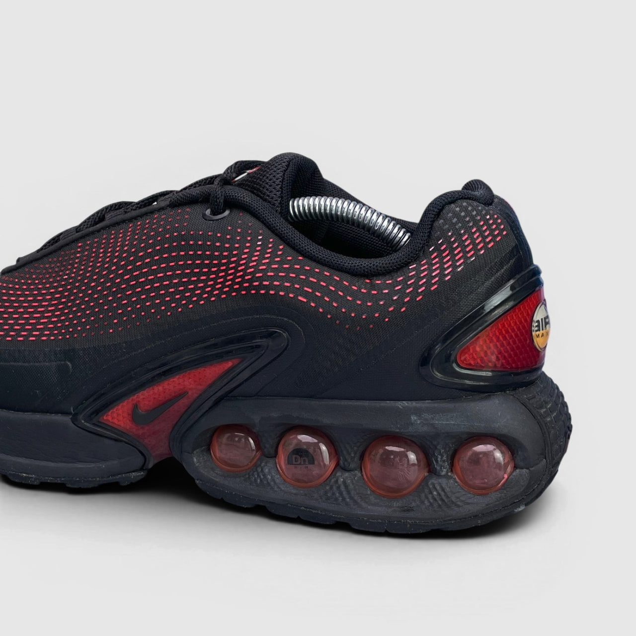 Nike Air Max DN Black Bright Crimson — buty sportowe męskie w bardzo dobrym stanie rozmiar 45, detal