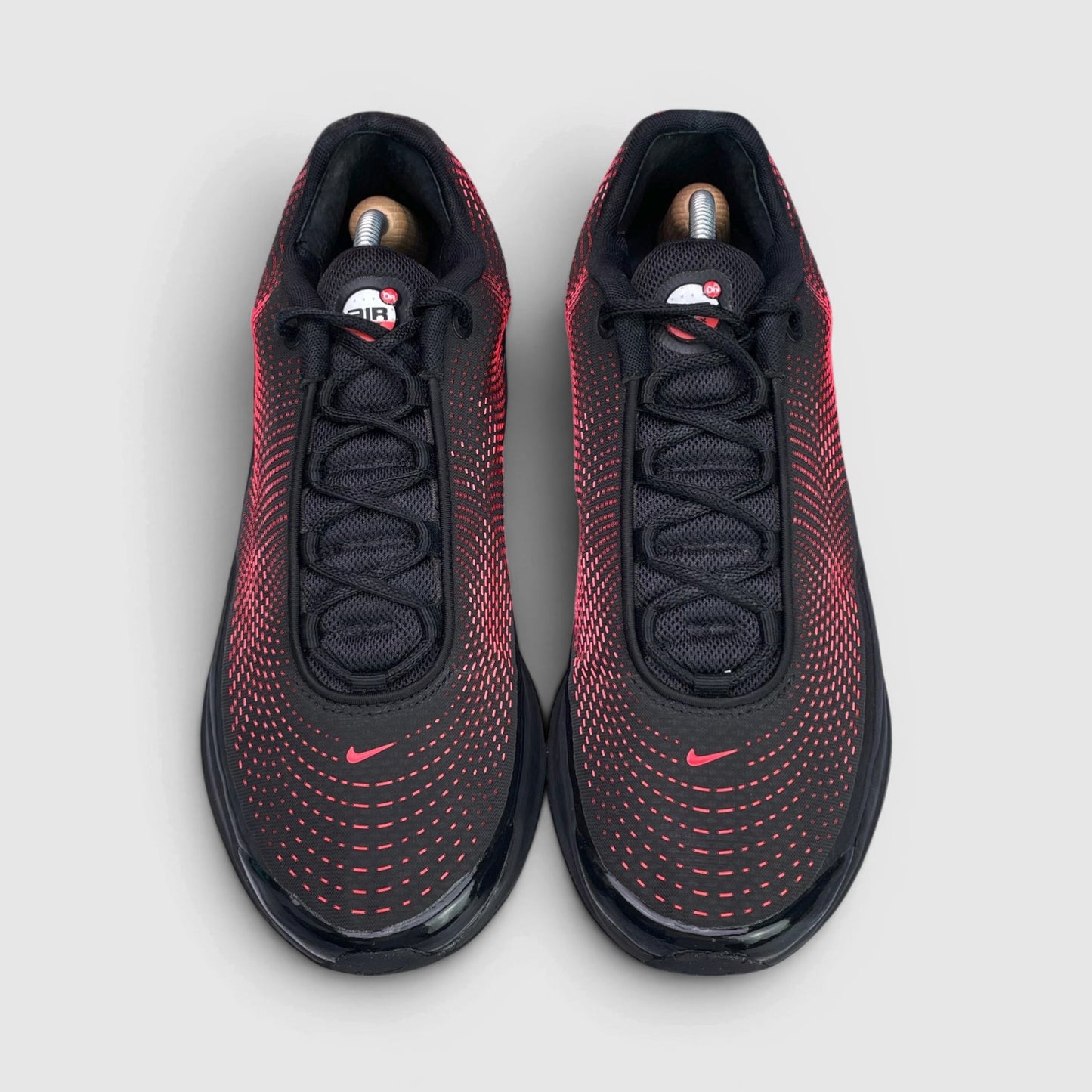 Nike Air Max DN Black Bright Crimson — buty sportowe męskie w bardzo dobrym stanie rozmiar 45, widok z góry