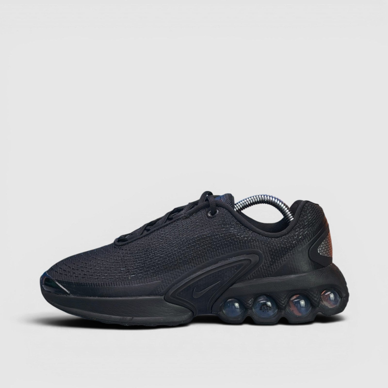 Nike Air Max DN — buty sportowe damskie w bardzo dobrym stanie rozmiar 38.5, boczny profil, lewa strona