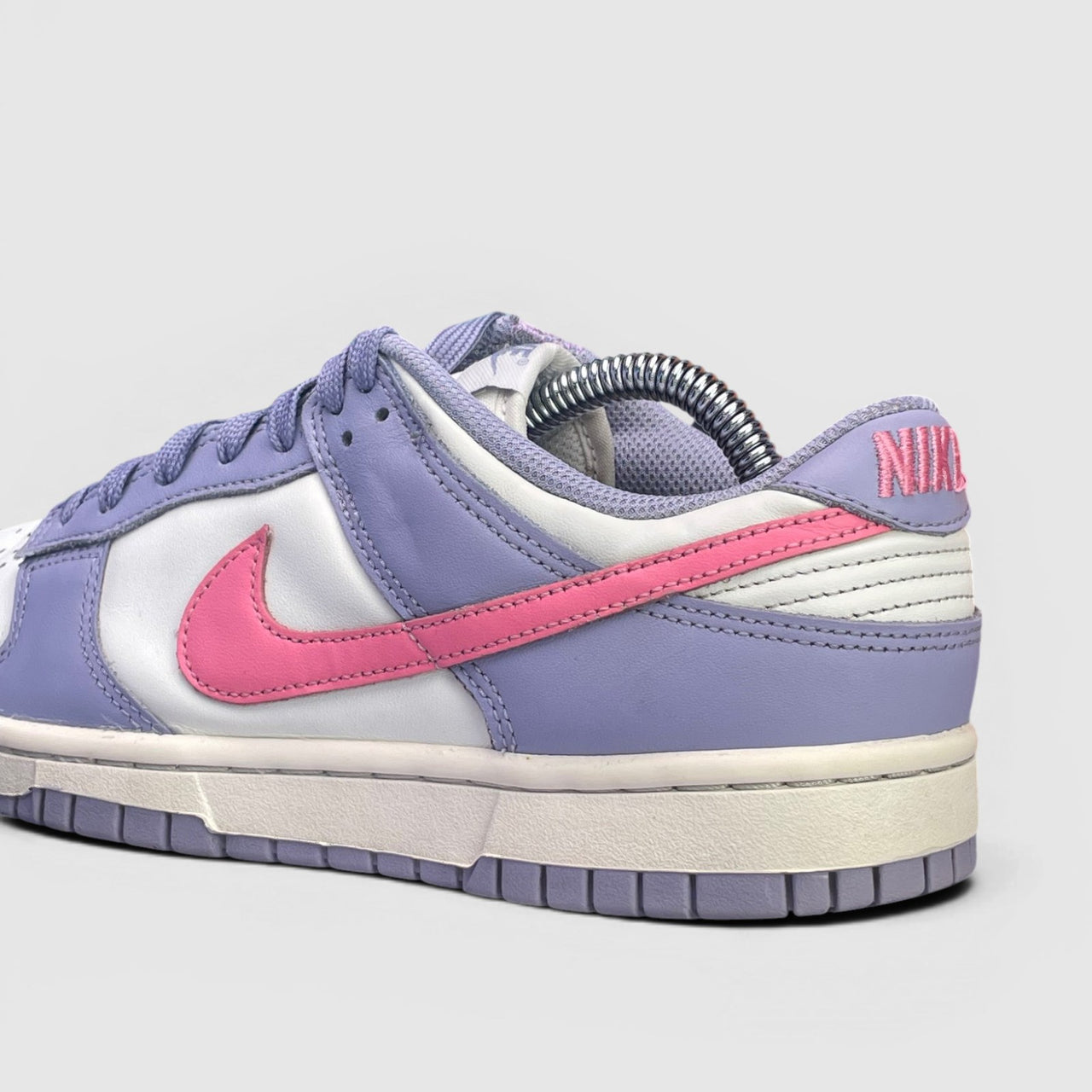 Nike Dunk Low Indigo Haze — buty sportowe damskie w bardzo dobrym stanie rozmiar 39, zapiętek