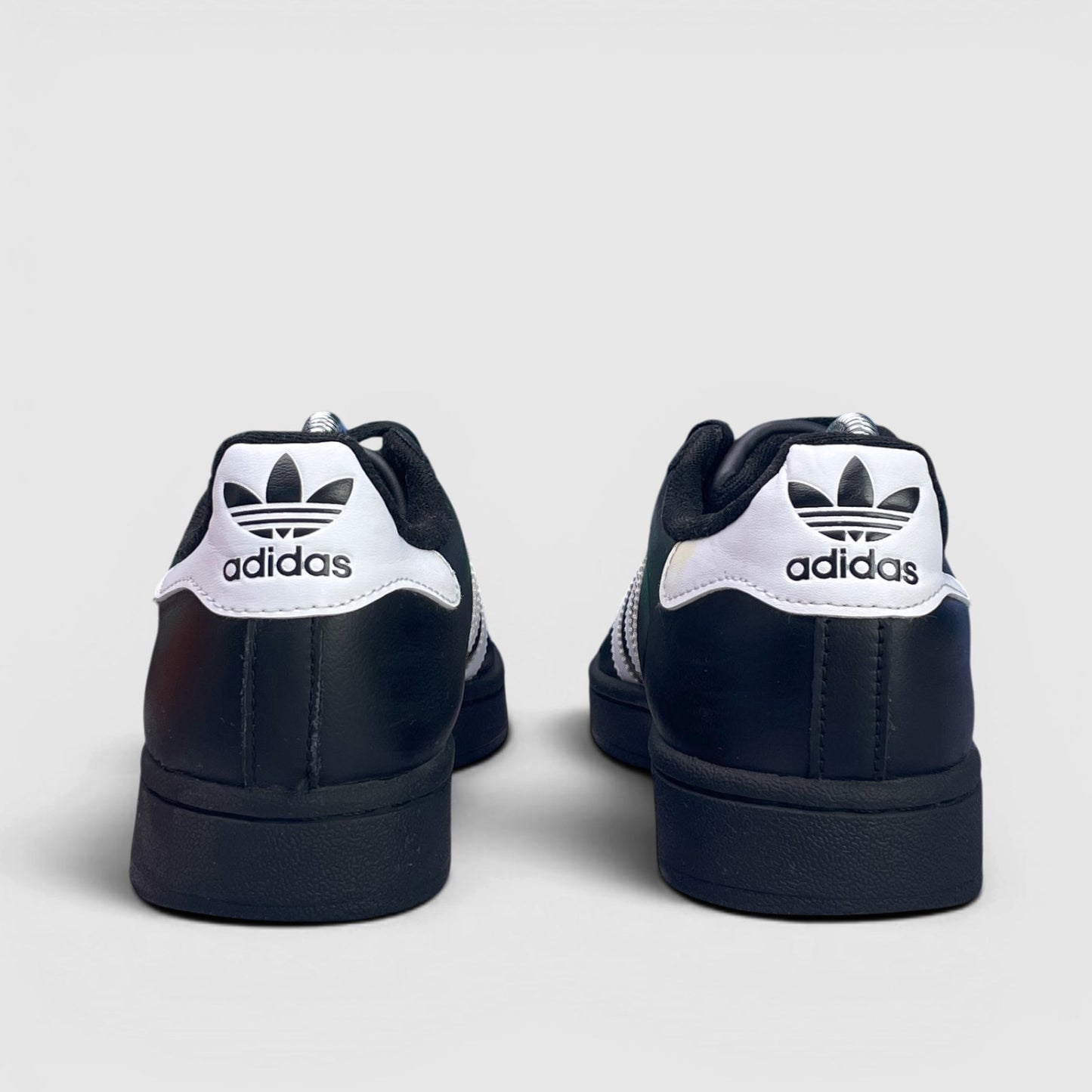 Adidas Superstar II — buty sportowe damskie w bardzo dobrym stanie rozmiar 37 1/3, widok z tyłu