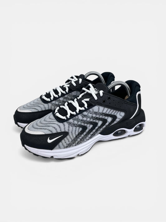 Nike Air Max TW Black White - buty sportowe, widok z boku