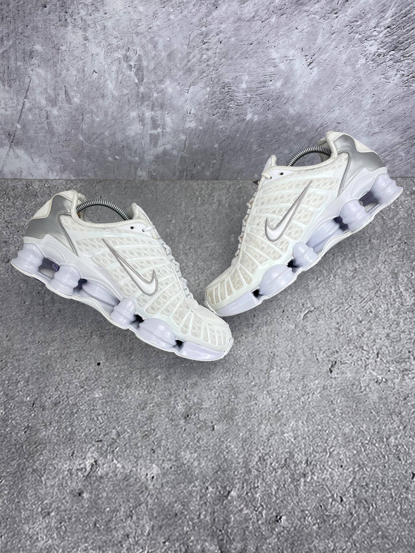 Nike Shox TL AR3566-100 - buty sportowe, zewnętrzny panel prawego buta