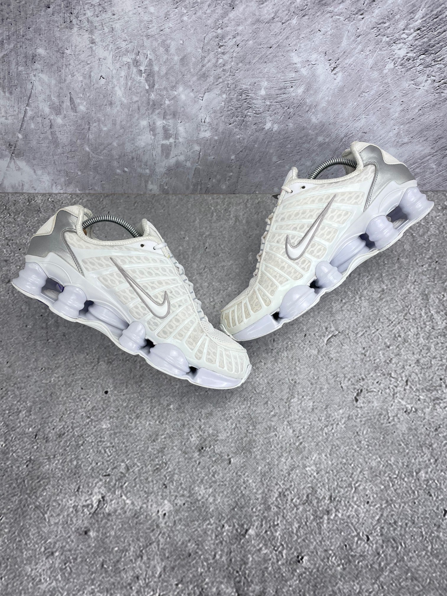 Nike Shox TL AR3566-100 - buty sportowe, zewnętrzny panel prawego buta