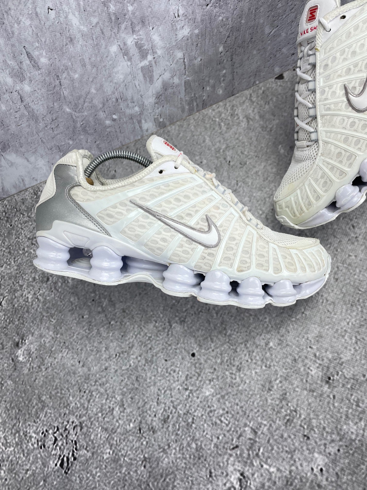 Nike Shox TL AR3566-100 - buty sportowe, zewnętrzny panel lewego buta