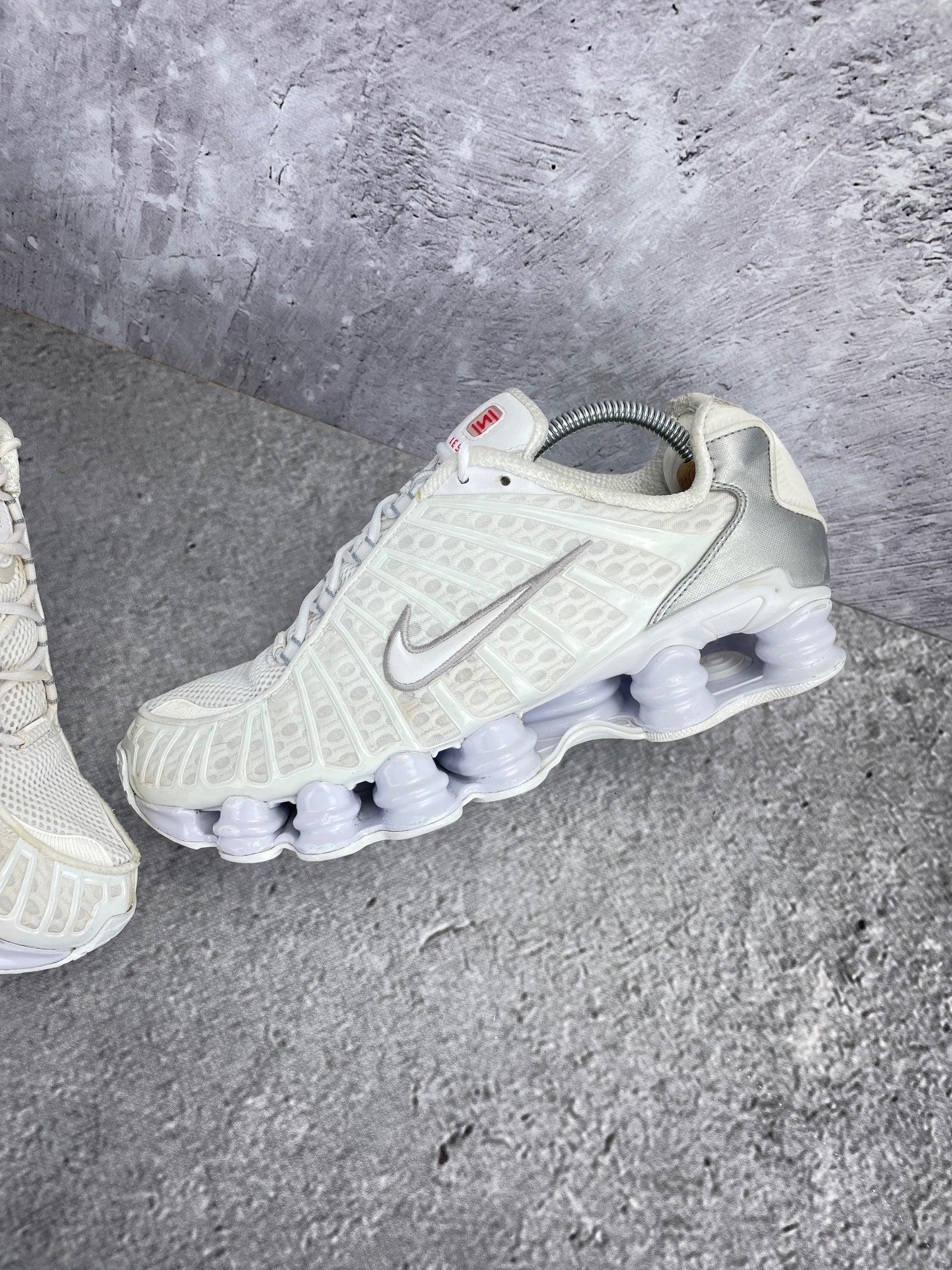 Nike Shox TL AR3566-100 - buty sportowe, widok z góry na wewnętrzną stronę butów