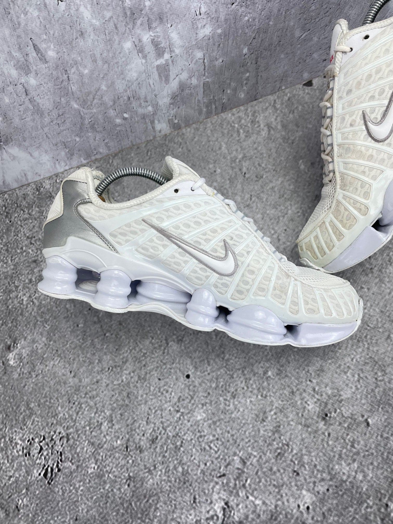 Nike Shox TL AR3566-100 - buty sportowe, wewnętrzny panel lewego buta