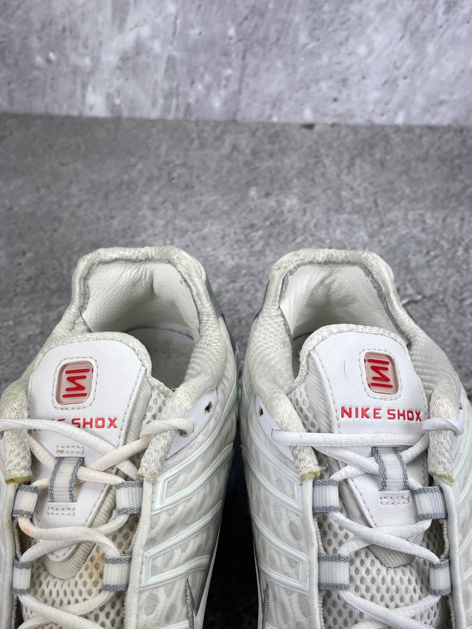 Nike Shox TL AR3566-100 - buty sportowe, zapiętki butów