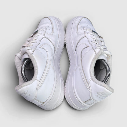 Nike Air Force 1 Low Triple White — buty sportowe damskie w bardzo dobrym stanie rozmiar 38.5, widok z góry