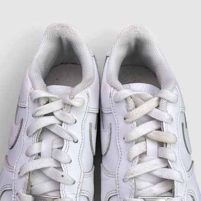 Nike Air Force 1 Low Triple White — buty sportowe damskie w bardzo dobrym stanie rozmiar 38.5, widok z góry