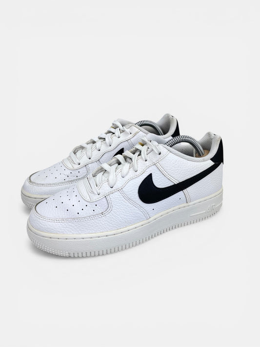 Nike Air Force 1 Low White Black - buty sportowe, widok z boku