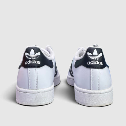Adidas Superstar II Cloud White Black — buty sportowe damskie w bardzo dobrym stanie rozmiar 37 1/3, widok z góry na zewnętrzną stronę butów