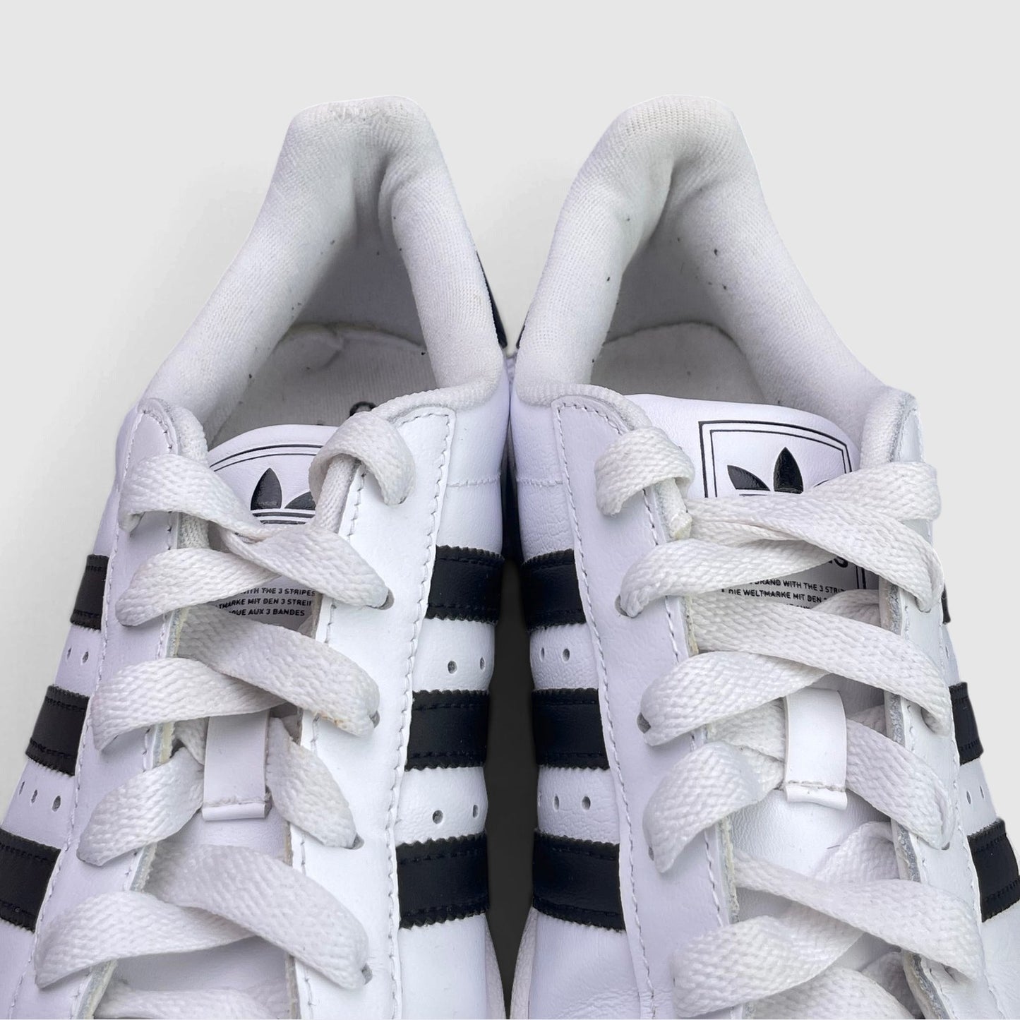 Adidas Superstar II Cloud White Black — buty sportowe damskie w bardzo dobrym stanie rozmiar 37 1/3, wewnętrzny panel lewego buta