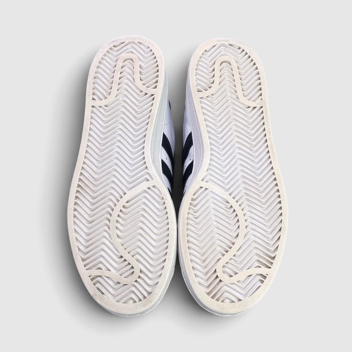 Adidas Superstar II Cloud White Black — buty sportowe damskie w bardzo dobrym stanie rozmiar 37 1/3, wewnętrzny panel prawego buta