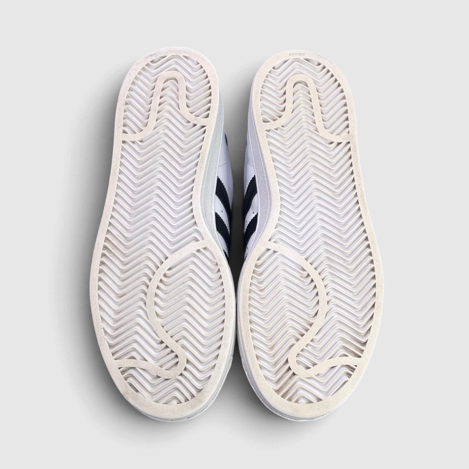 Adidas Superstar II Cloud White Black — buty sportowe damskie w bardzo dobrym stanie rozmiar 37 1/3, wewnętrzny panel prawego buta
