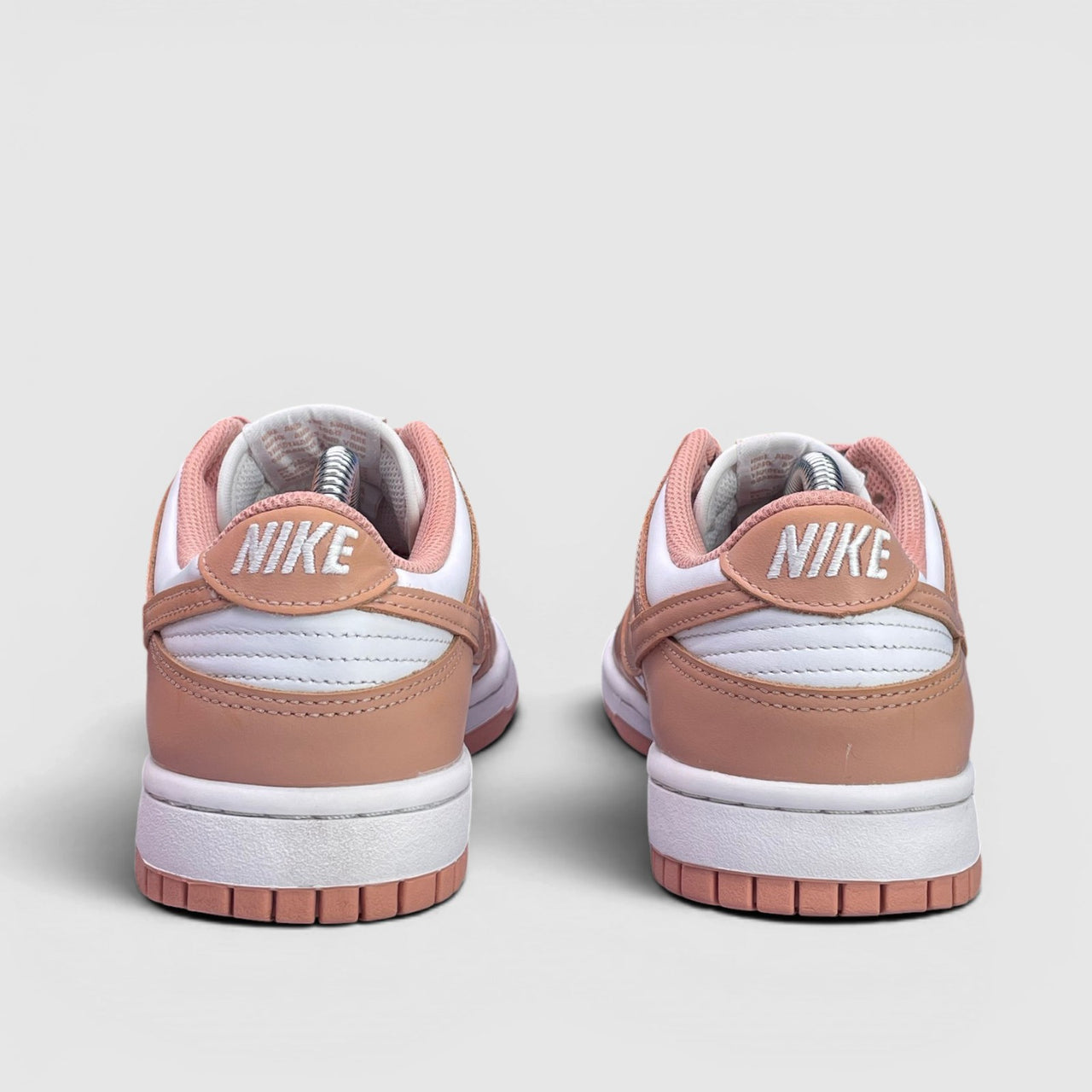 Nike Dunk Low Rose Whisper — buty sportowe damskie w bardzo dobrym stanie rozmiar 39, widok z tyłu
