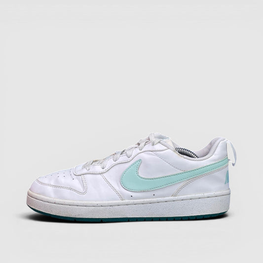 Nike Court Borough Low Recraft GS Summit White Cobalt Bliss — buty sportowe damskie w bardzo dobrym stanie rozmiar 40, boczny profil, lewa strona