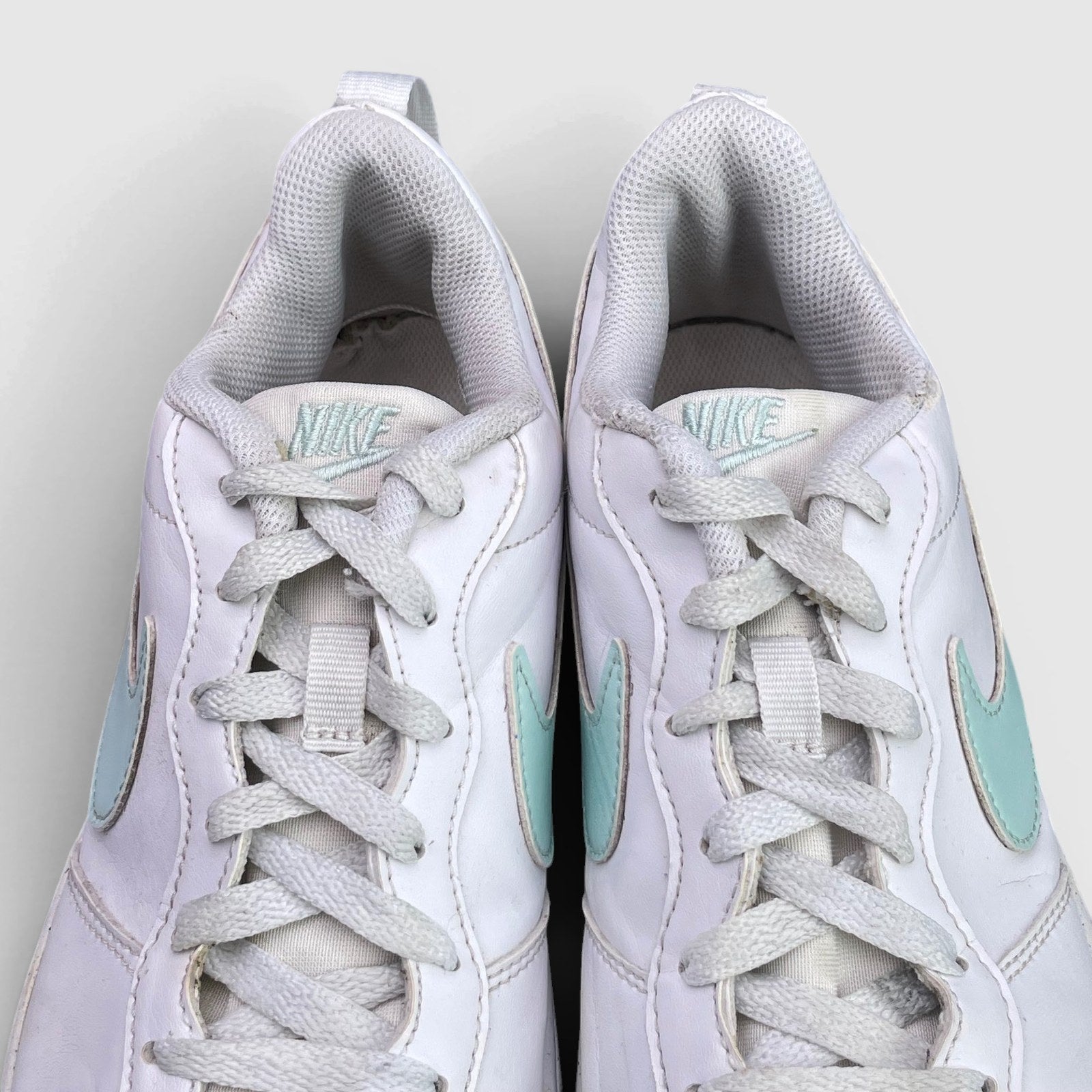 Nike Court Borough Low Recraft GS Summit White Cobalt Bliss — buty sportowe damskie w bardzo dobrym stanie rozmiar 40, widok z góry