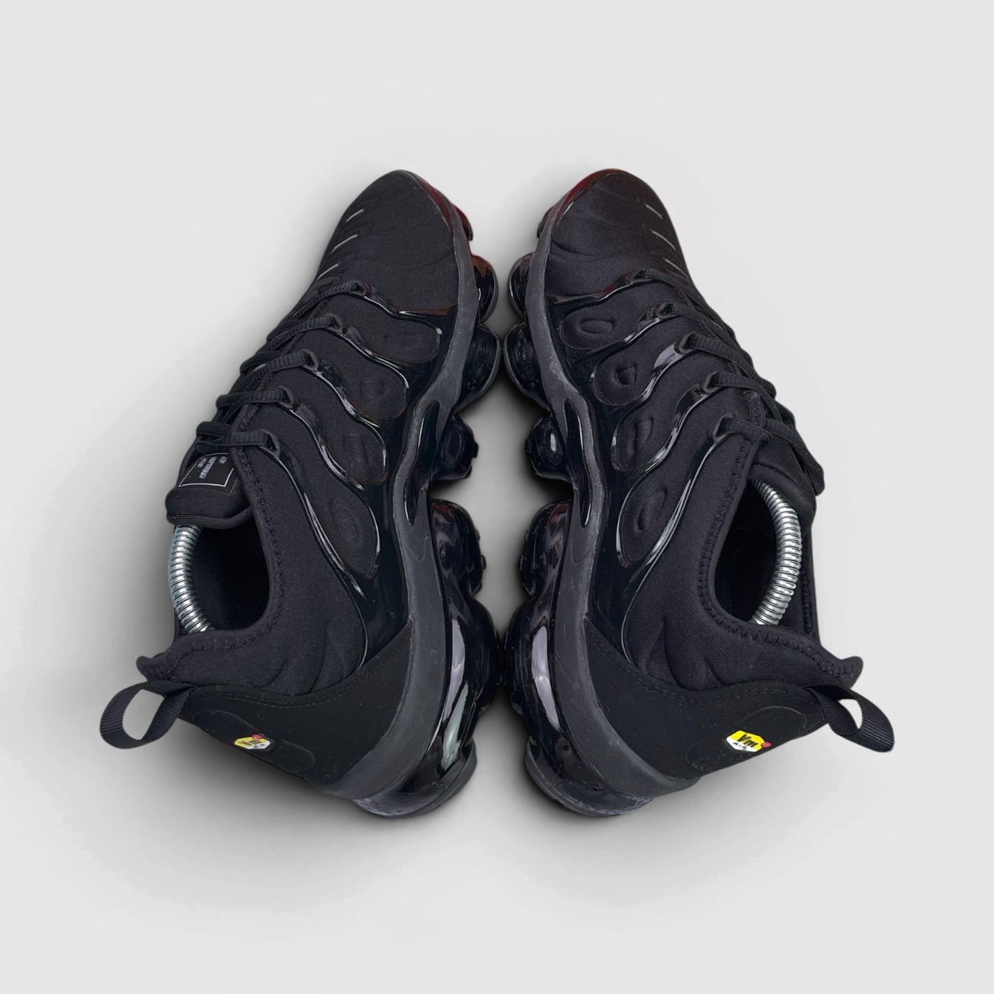Nike Air VaporMax Plus Triple Black — buty sportowe męskie w bardzo dobrym stanie rozmiar 44, widok z góry