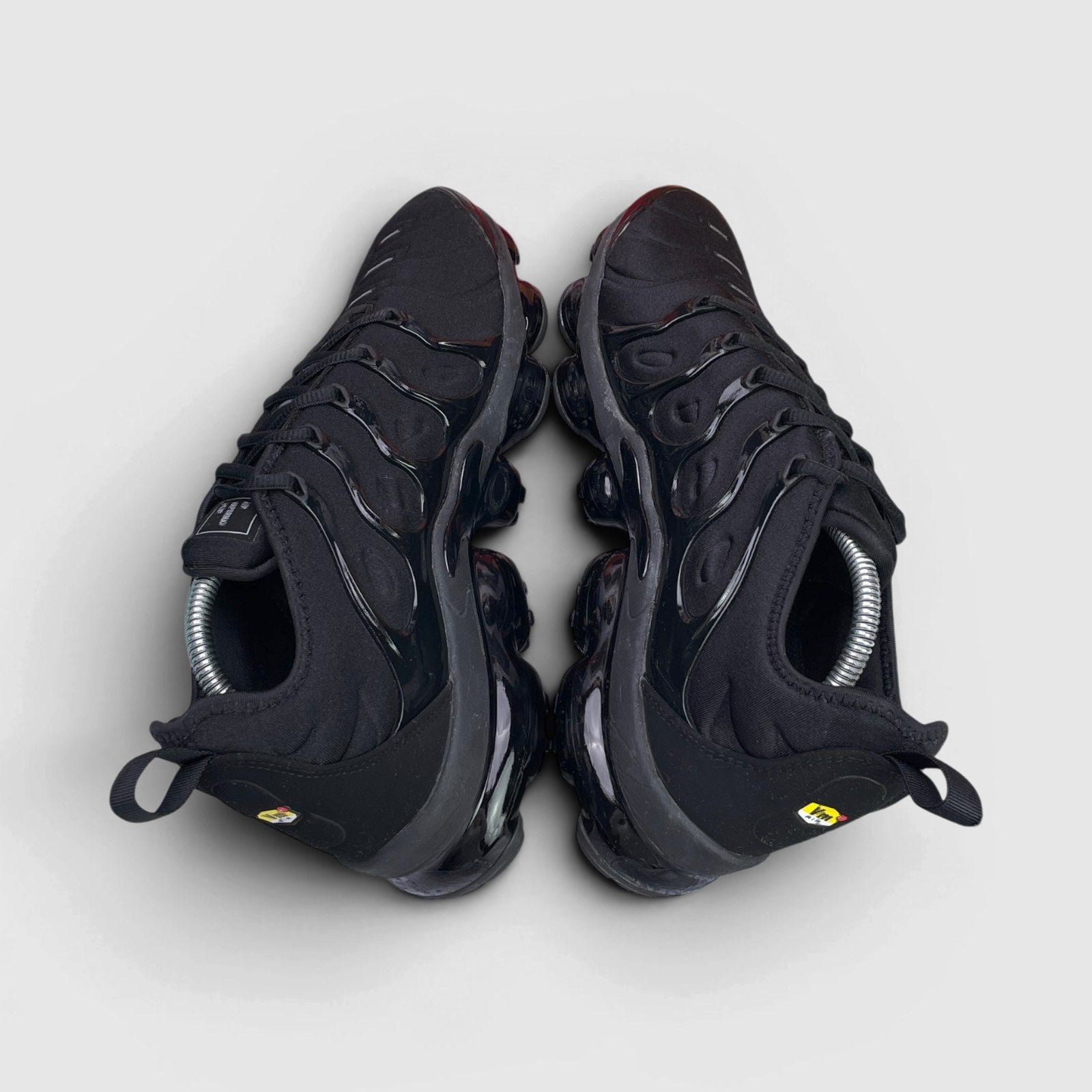 Nike Air VaporMax Plus Triple Black — buty sportowe męskie w bardzo dobrym stanie rozmiar 44, widok z góry