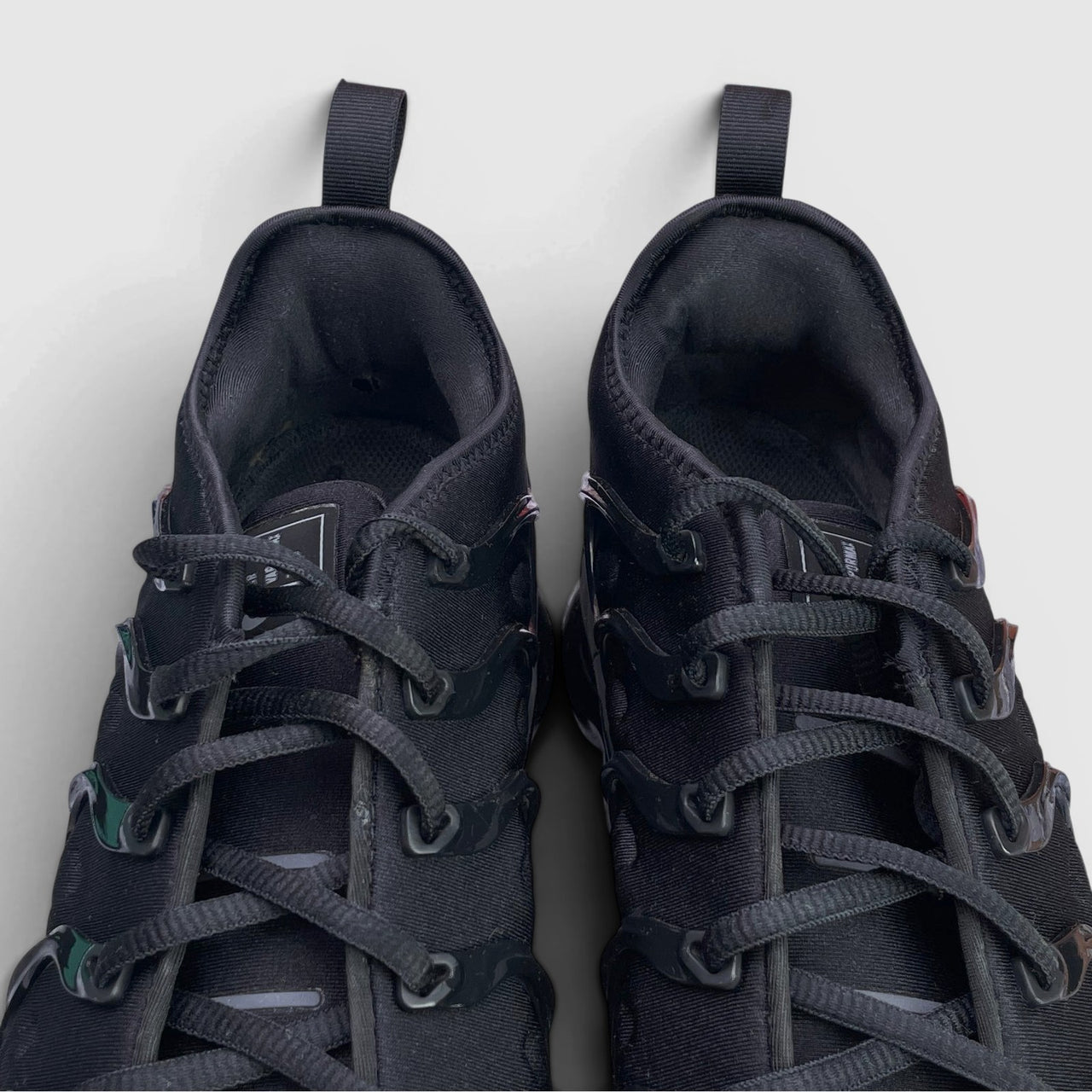 Nike Air VaporMax Plus Triple Black — buty sportowe męskie w bardzo dobrym stanie rozmiar 44, widok z góry