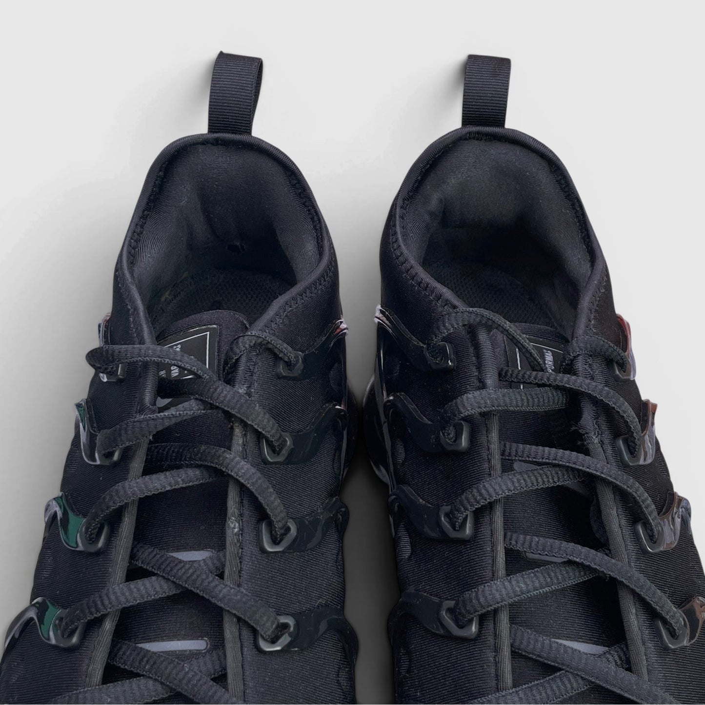 Nike Air VaporMax Plus Triple Black — buty sportowe męskie w bardzo dobrym stanie rozmiar 44, widok z góry