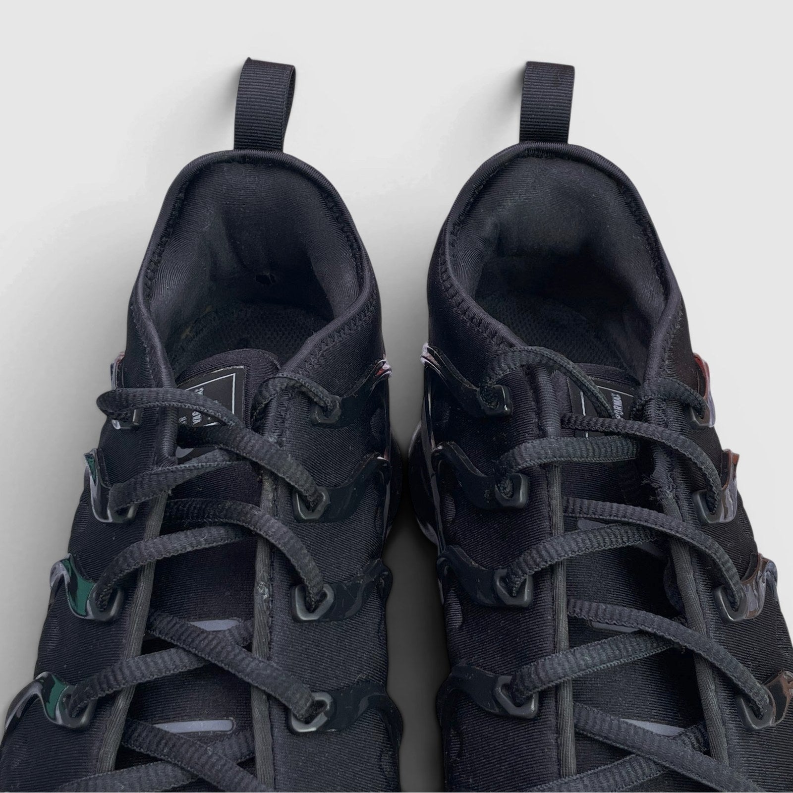 Nike Air VaporMax Plus Triple Black — buty sportowe męskie w bardzo dobrym stanie rozmiar 44, widok z góry