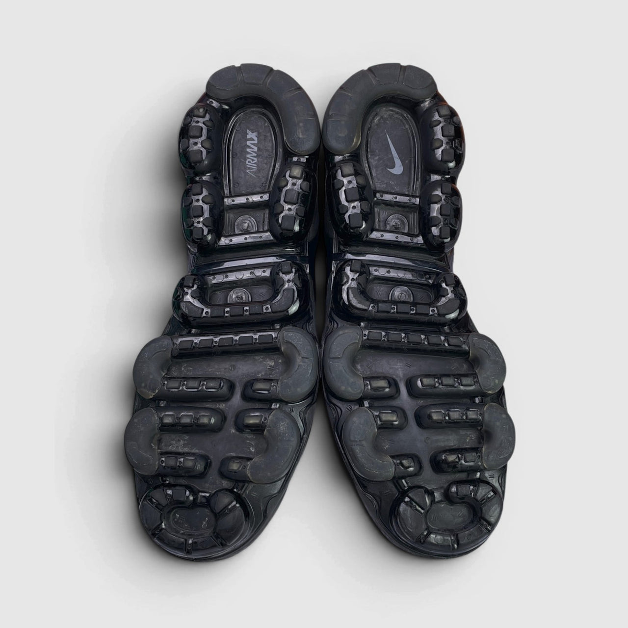 Nike Air VaporMax Plus Triple Black — buty sportowe męskie w bardzo dobrym stanie rozmiar 44, podeszwa