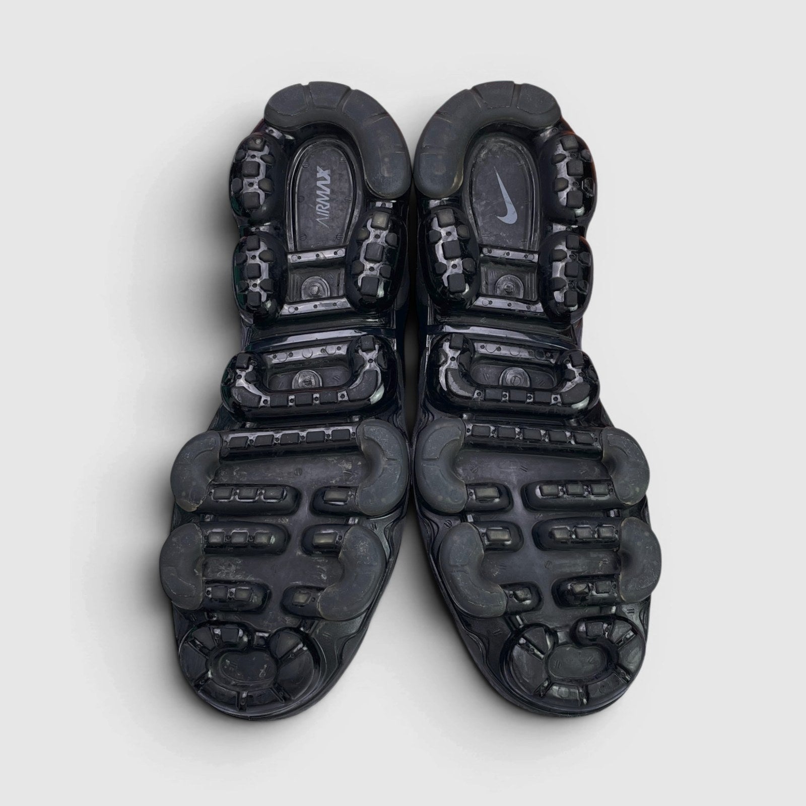 Nike Air VaporMax Plus Triple Black — buty sportowe męskie w bardzo dobrym stanie rozmiar 44, podeszwa