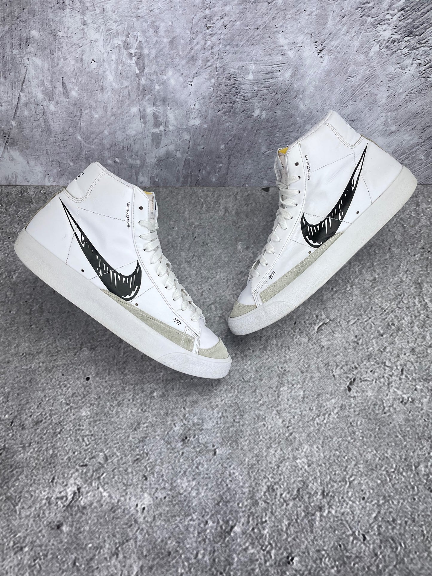 Nike Blazer Mid Sketch - buty sportowe, widok z góry na zewnętrzną stronę butów