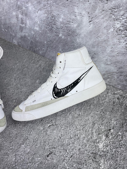Nike Blazer Mid Sketch - buty sportowe, widok z góry na wewnętrzną stronę butów