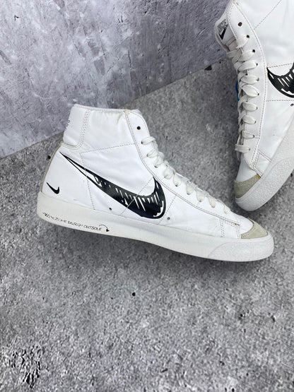 Nike Blazer Mid Sketch - buty sportowe, wewnętrzny panel lewego buta