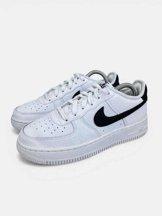 Nike Air Force 1 Low White Black - buty sportowe, widok z boku