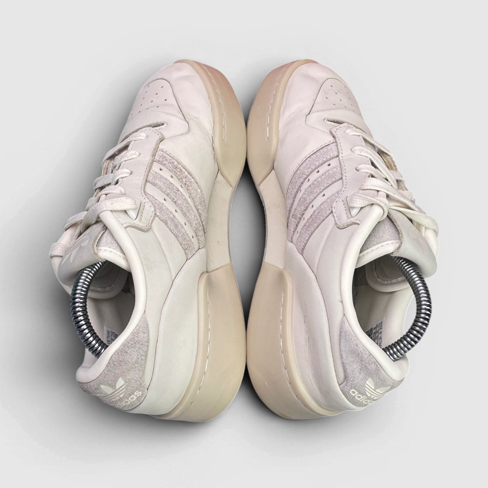 Adidas Rivalry Low Lux — buty sportowe damskie w bardzo dobrym stanie rozmiar 37 1/3, widok z góry