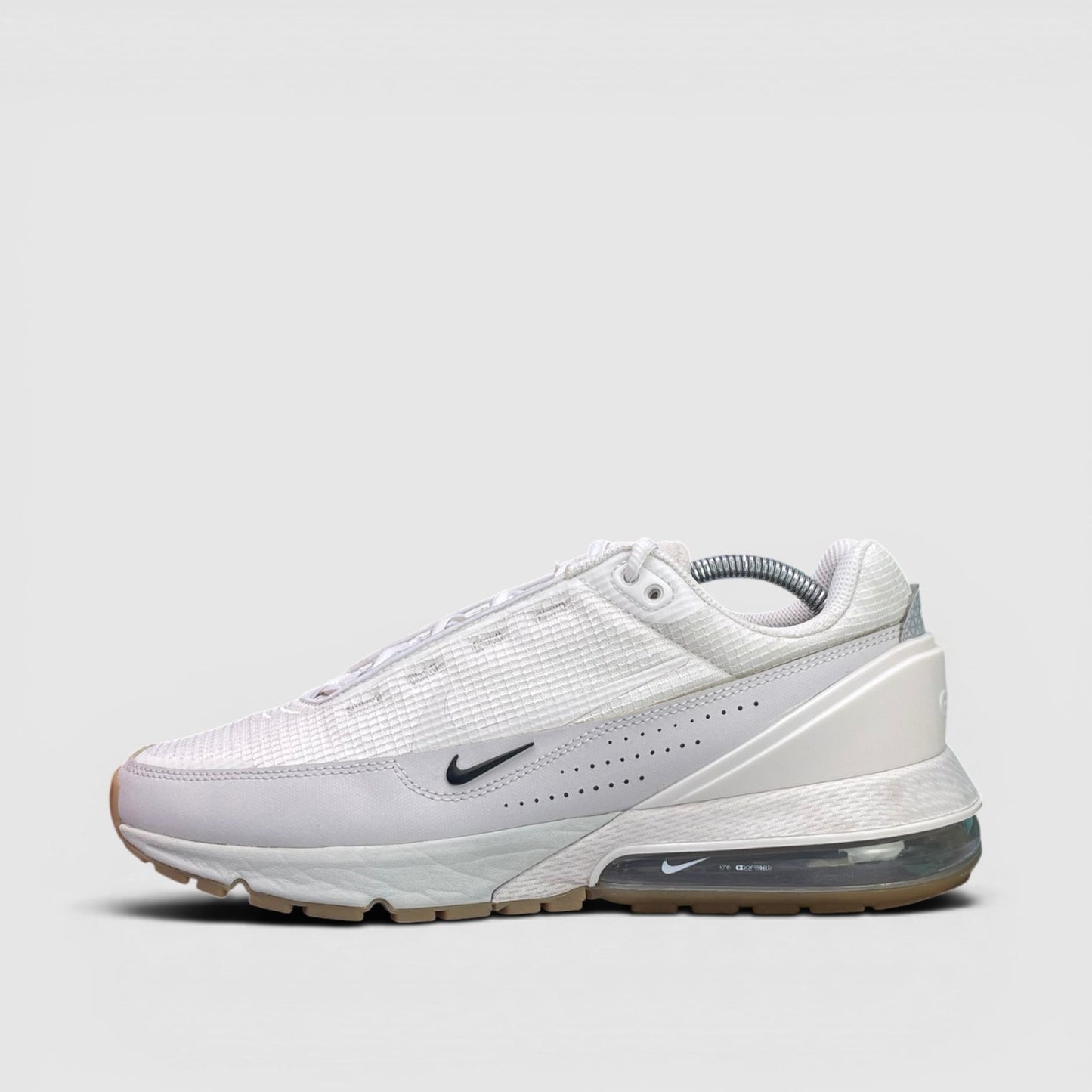 Nike Air Max Pulse Summit White/Phantom — buty sportowe męskie w bardzo dobrym stanie rozmiar 44, boczny profil, lewa strona
