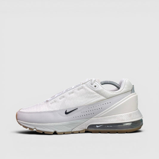 Nike Air Max Pulse Summit White/Phantom — buty sportowe męskie w bardzo dobrym stanie rozmiar 44, boczny profil, lewa strona