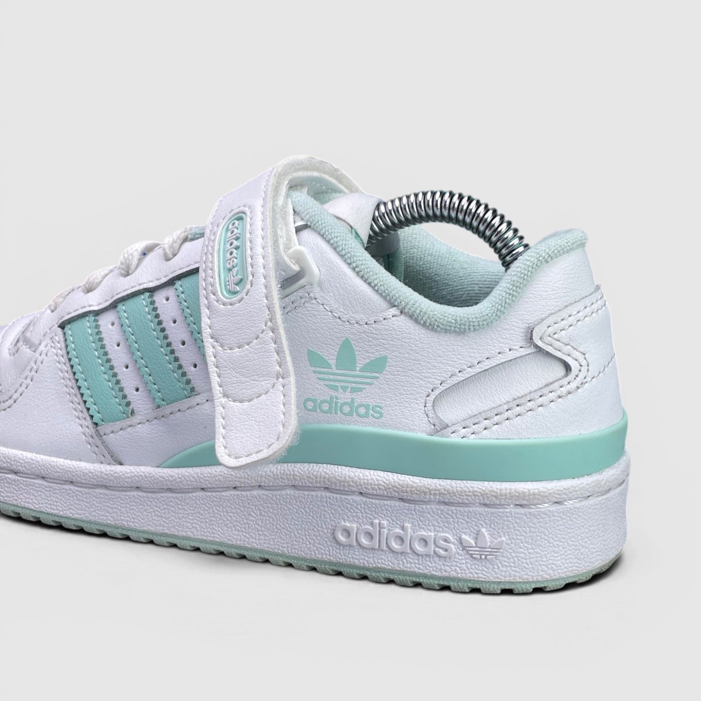 Adidas Forum Low — buty sportowe damskie w bardzo dobrym stanie rozmiar 36 2/3, detal