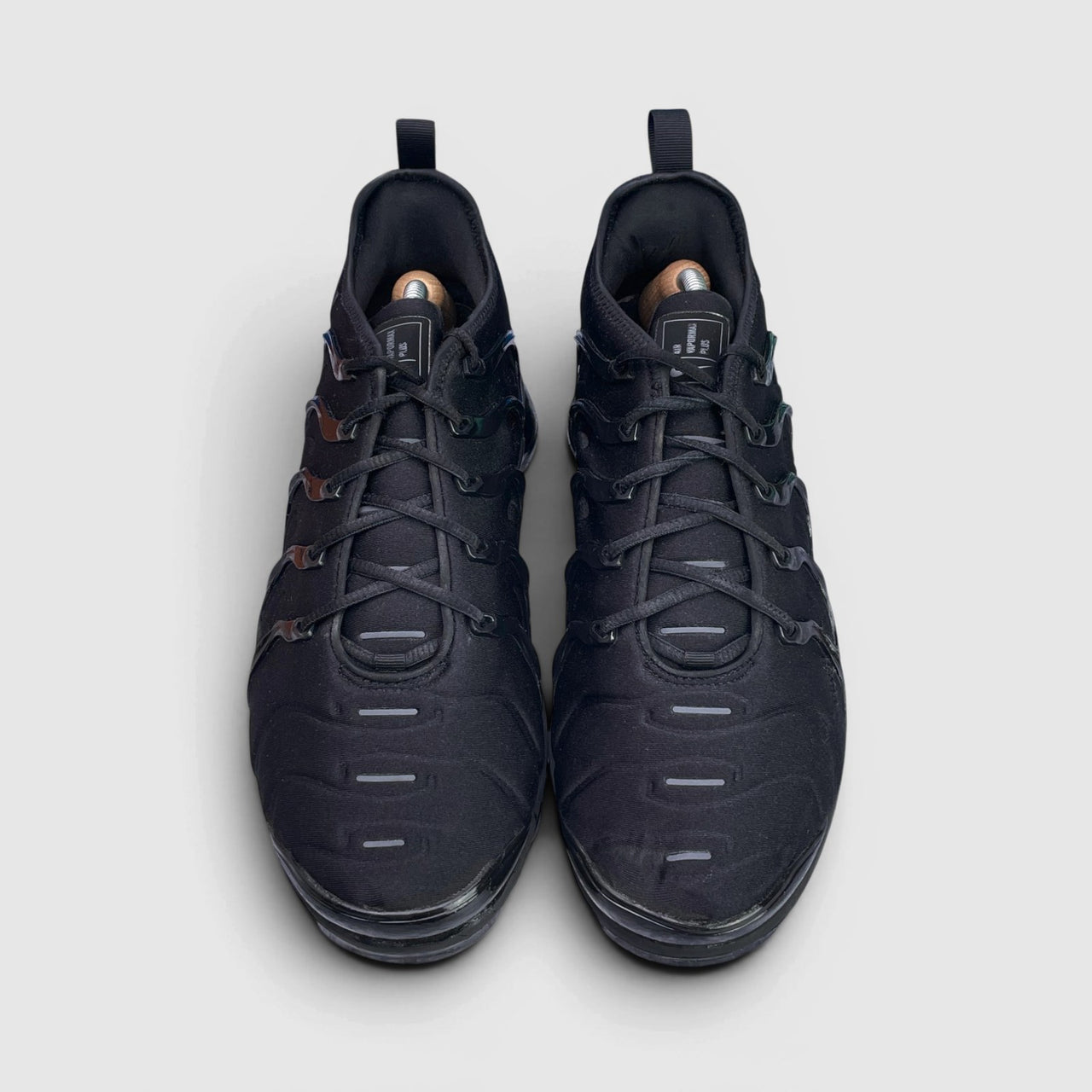 Nike Air VaporMax Plus Triple Black — buty sportowe męskie w bardzo dobrym stanie rozmiar 45.5, widok z przodu