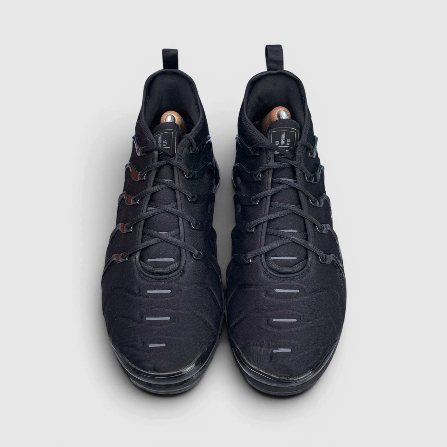 Nike Air VaporMax Plus Triple Black — buty sportowe męskie w bardzo dobrym stanie rozmiar 45.5, widok z przodu
